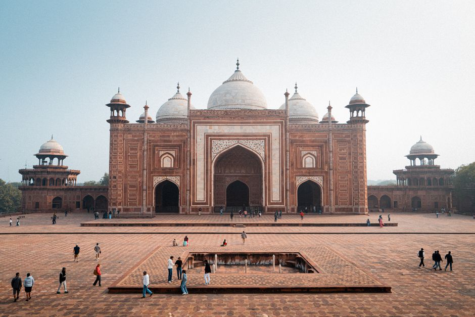 A stunning view of the mosque on the Taj Mahal complex in Agra, India.