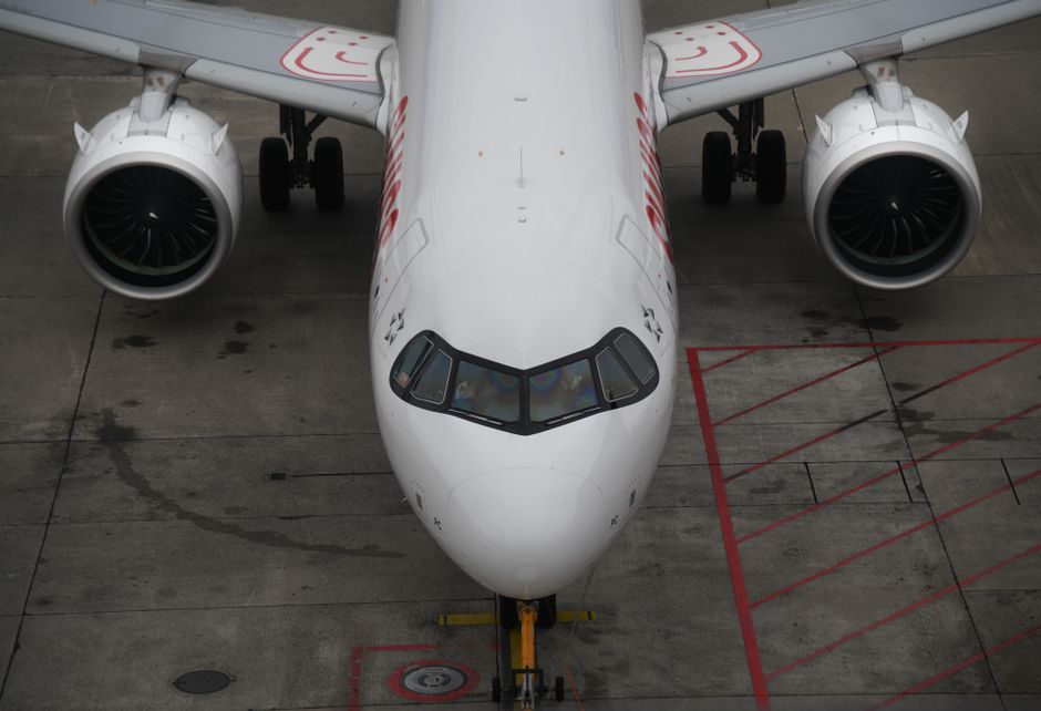 How to Survive a Long-Haul Flight with Toddlers: Activities & Strategies