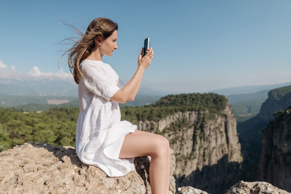 Portable Wi-Fi Hotspots For Remote Workers Abroad: Portable Wi-Fi Hotspots for Remote Work Abroad: GlocalMe vs Skyroam